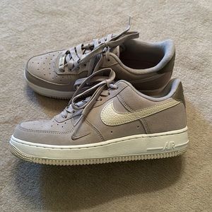 WOMEN'S NIKE AIR FORCE 1 LOW SUEDE CASUAL SHOES